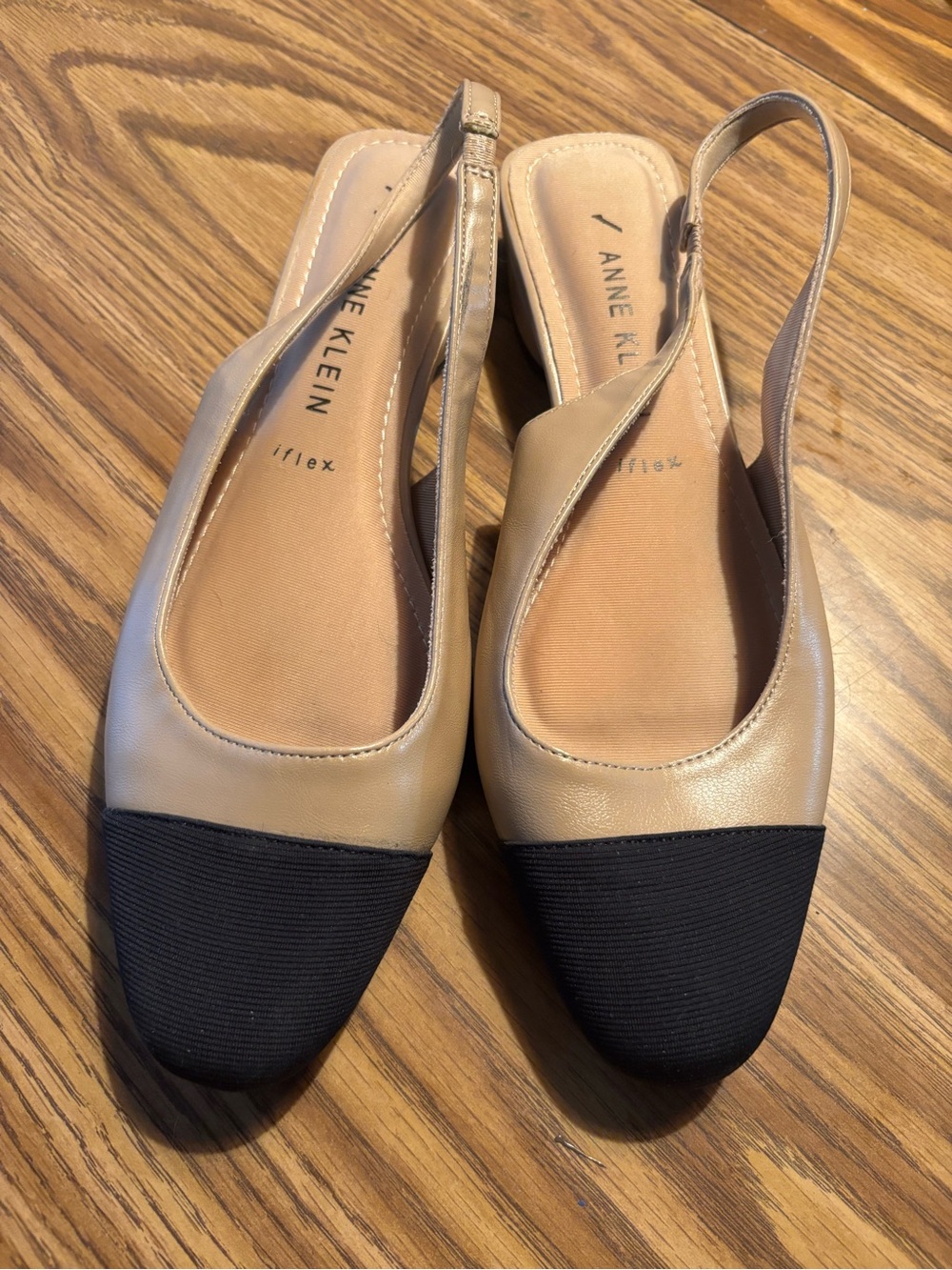 Anne Klein Beige Leather Slingback Flats with Black Cap Toe size 9